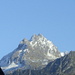 Gr. Vallüla vom Montafon aus gesehen. Gut zu erkennen die schneebedeckte Scharte (P. 2719) am Südwestgrat, etwa auf gleicher Höhe wie die Scharte am nördlichsten der 3 Gipfel (ganz links)