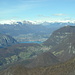 Blick Richtung Arogno und Lugano, dahinter die Berge des Sopraceneri (vorne San Salvatore, Monte Sant'Agata und Sighignola)