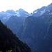 Das Val di Mello wird von steilen, bewaldeten Bergflanken gesäumt 
