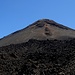 beinahe am Ende des gewaltigen Lava-Stromes - rückt der Gipfel näher