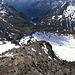 Blick über den Aufstiegsgrat hinunter ins Val Susauna und ins Oberengadin