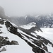 Im Abstieg vom Galdhøppigen nach Spiterstulen - Ausblick. Links ist die Svellnose zu sehen. Nach Süden (rechts) bricht das Gelände zum Gletscher Svellnosbreen ab.