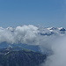Die Nebelbänke erlaubten einen kurzen Blick auf die Berner und Walliser Alpen