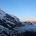 Erste Sonnenstrahlen an den Gipfeln von der Jungfrau bis zum Gspaltenhorn.