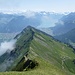 Blick über den Därliggrat, dahinter Interlaken und Brienzersee