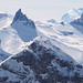 Skitürler bei Gipfelrast am Drümännler - dahinter Tschingellochtighorn und Monte Rosa