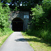 das Westportal des Kückelheimer Tunnels, auch genannt "Fledermaus-Tunnel"