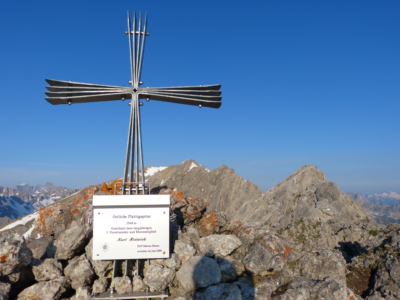 ein schönes Gipfelkreuz, die nächsten beiden Ziele...
