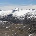 Im Abstieg vom Glittertind nach Spiterstulen - Ausblick zu Galdhøppigen, Keilhaus topp und Svellnose. Nördlich (rechts) ist der Gletscher Styggebreen zu sehen.