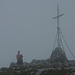 Der Gipfel hat uns heute ausnahmsweise nicht lieb, und verhüllt die herrliche Aussicht mit hartnäckigem Nebel.