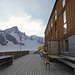 Eine tolle Hütte: Terrasse der Finsteraarhornhütte