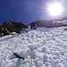 Auf den letzten ca. 100 Höhenmetern oberhalb des Hugisattels steigt man durch die steile Westflanke - dank dem Trittschnee gut machbar