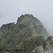 für kurze Augenblicke ist auch der etwas höhere slowakische Gipfel (2503m) sichtbar