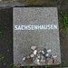 Gedenktafel für die Opfer  im KZ  in Oranienburg nördlich von  Berlin.