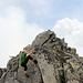 Kurz vor dem Gipfel des Bächenstocks
Ein Boulder in Ehren kann Rise nicht verwehren - rechts gehts auch einfacher