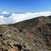 Abstieg von der Piedra Lllana mit Blick zur Ostküste, rechts der Pico de la Nieve