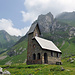 Meglisalp-Kapelle mit der [http://www.hikr.org/tour/post66011.html Marwees] (am linken Bildrand)