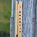 Thermometer bei Alp Oberfiderschen: noch ist die Temperatur angenehm, doch in der Sonne schwitze ich jetzt schon gewaltig im Aufstieg