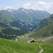 Gleich hinter der Sardonahütte steigt der Alpine-Weg hoch