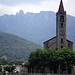 Kirche von Tesserete, hinten Denti della Vecchia