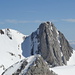 Altmann (2435 m) - Schön zu sehen der schneegefüllte Südkamin