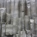 Basaltsäulen an der Küste bei Reynisdrangar südwestlich von Vík.