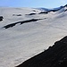 Auf 1050m endete der Pfad am Gletscherrand. Eine gut angelegte Spur leitete bis zum Kraterrand des Öræfajökull hinauf. Doch die Dimensionen täuschen denn bis dort hinauf sind's über 700 Höhenmeter!
