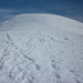 Nachdem ich die Gipfelflanke hochgestiegen war stand ich direkt vor dem letzten kleinen Aufschwung zum höchsten Gipfel Islands. Von dieser Stelle  war es nur noch ein kleiner Spaziergang im Schnee bis ich auf dem Hvannadalshnúkur (2109,6m) stand.