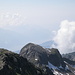 Il Mater de Paia  e, sullo sfondo, il Lago di Como. La conoide a sinistra della cima è forse Dervio?