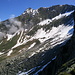 Schwenk auf der Krummschnabelschneide: Blick zur Ahornspitze