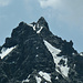 Gipfelaufbau Piz Arblatsch: Aus dieser Perspektive kaum zu glauben, dass dieser von links nach rechts [http://www.hikr.org/gallery/photo258596.html?post_id=21879#1 erstiegen] werden kann! 