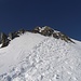 Gipfelanstieg Nadelhorn - Im Aufstieg gingen wir rechts, im Abstieg links des Grates (dort hat es weniger Schnee und es geht schneller voran)