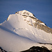 Das Brunegghorn (3833m), unser Ziel am übernächsten Tag im Morgenlicht, fotografiert von der Topalihütte.