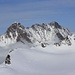 Aussicht Mönchsjochhütte (3657m): Schreckhorn (4078m) und Lauteraarhorn (4042m).