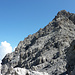 Von der Fuorcletta da Pisoc leiten Markierungen über den S-Grat bis zum Gipfel.