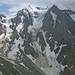 Die wilden Nordwände mit der Günter-Messner-Biwakschachtel (auf dem Moränenrücken, fast genau unter dem Gipfel der Hochfernerspitze).