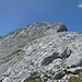 Der steile Abstieg von der Hinteren Schlichtenkarspitze führt durch bröseliges Gelände