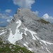 Die markante Östliche Karwendelspitze mit der unverwechselbaren Schuttflanke