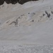 Oberste Spalten im Gletscherbecken. Oben rechts ist die sicherste Spur gut erkennbar.