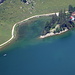 Das klassische (und obligatorische) Seealpsee-Foto - mit blauem Boot und roten Sonnenschirmen