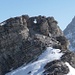 Gipfel Chli Tschingel mit Felsenfenster und Panüelerkopf rechts