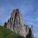 Vom Lötzlisalpsattel präsentiert sich das westliche Ende der Altenalptürm als steiler Felszahn