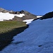 links des Schneefeldes geht es steil bergauf bis zum Sattel rechts der Albitzenspitze