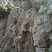 Eisentritte erleichtern das Überwinden der ca. 5m hohen Felspassage