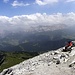 Das Gipfelplateau bietet nicht nur eine traumhafte Aussicht, Kreuzkofelgruppe übers Abteital(Val Badia), von Gipfel des Peitlerkofel ausgesehen.