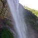 Da gehts durch... Hinter dem Wasserfall, über die Tyrolienne