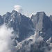 <b>La montagna che più di tutte mi affascina è il Pizzo Badile (3308 m), situato a circa 11 km a Sud. Mi presenta la sua incredibile parete Nord: 700 m di strapiombo sul Vadrec dal Cengal.</b>