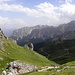 Abstieg  zur Peitlerscharte mit Puez Dolomiten gegenüber.