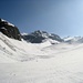 Im Verstanclatal, zuhinderst am Horizont (rechts im Bild) Blick zum Chammgletscher und rechts von diesem der Gletscherchamm 3173m