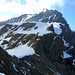 ungefähre Aufstiegsspur bis zum oberen Firnbecken. Der rote Kreis ist Punkt 3883m, der Einstiegspunkt in den Felsgrat